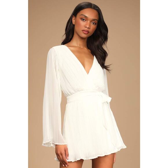 NWT Lulus Embrace Your Beauty Ivory Pleated Long Sleeve Skort Romper Party Sz XS - Picture 1 of 8